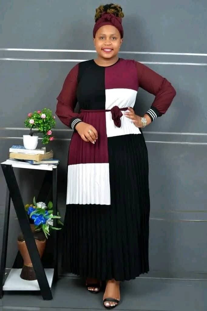 Robe avec ceinture et écharpe