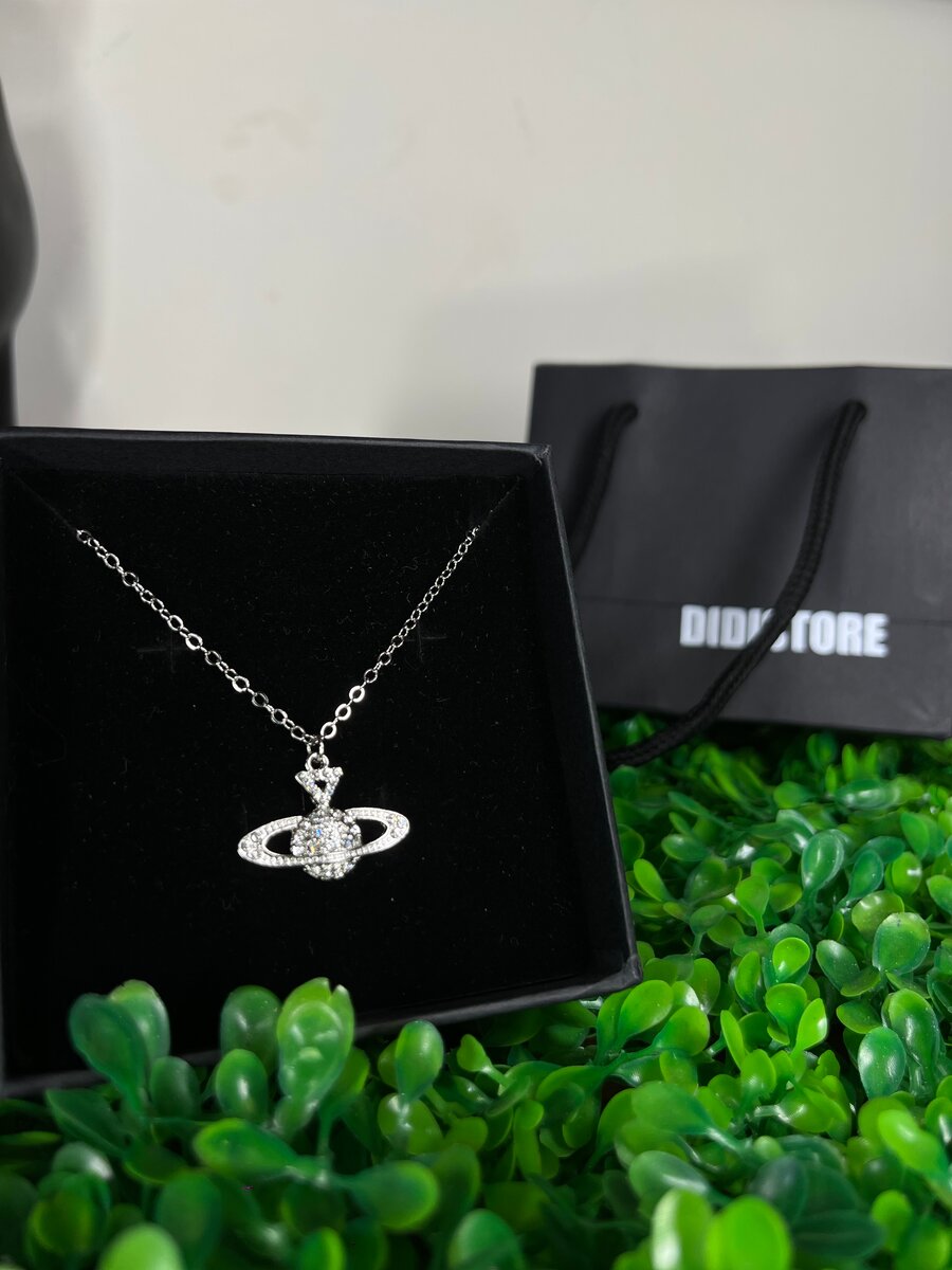 Collier Pendentif Saturne Éclatant