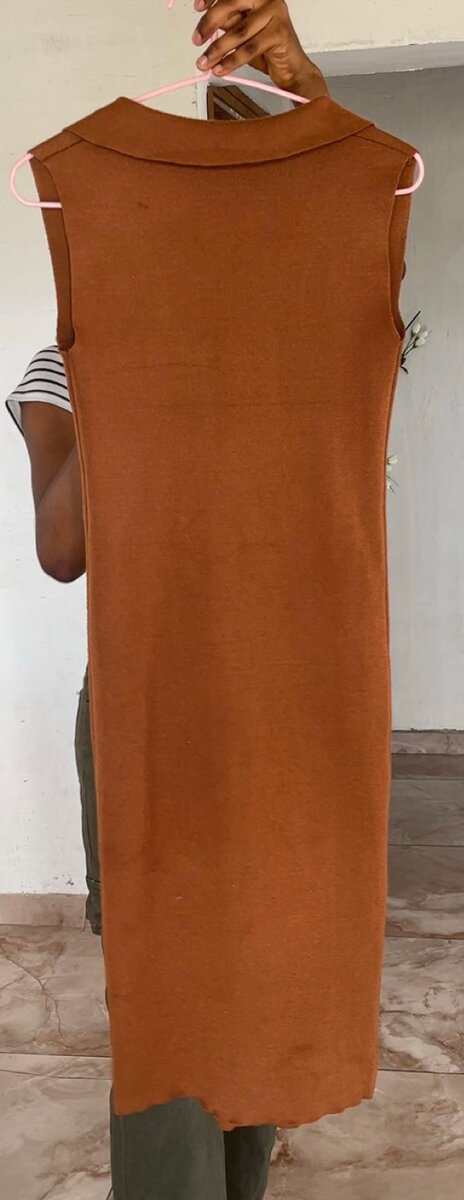 Robe moulante sans manches