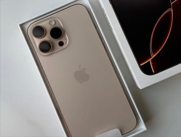 iPhone 16 Pro Max Casi neuf