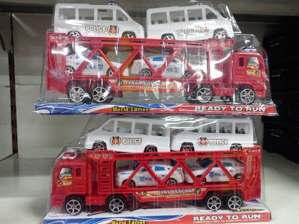 Transporteur de voitures de police jouet