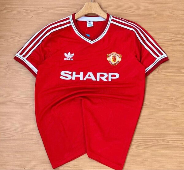 MANCHESTER UNITED RETRO