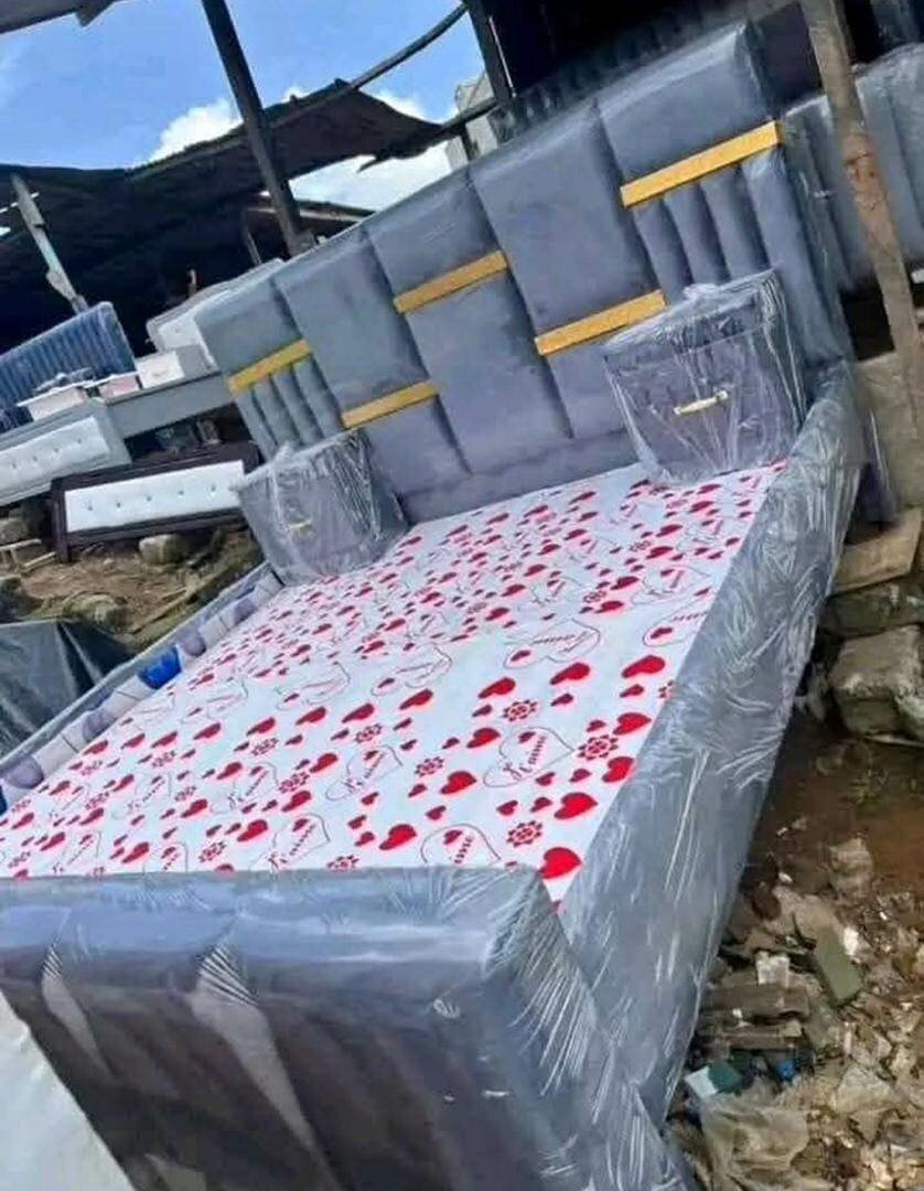 Lit double moderne rembourré