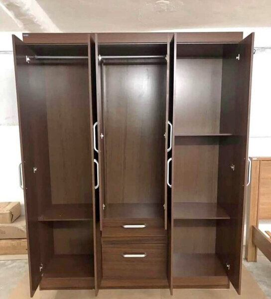 Armoire en bois 3 portes