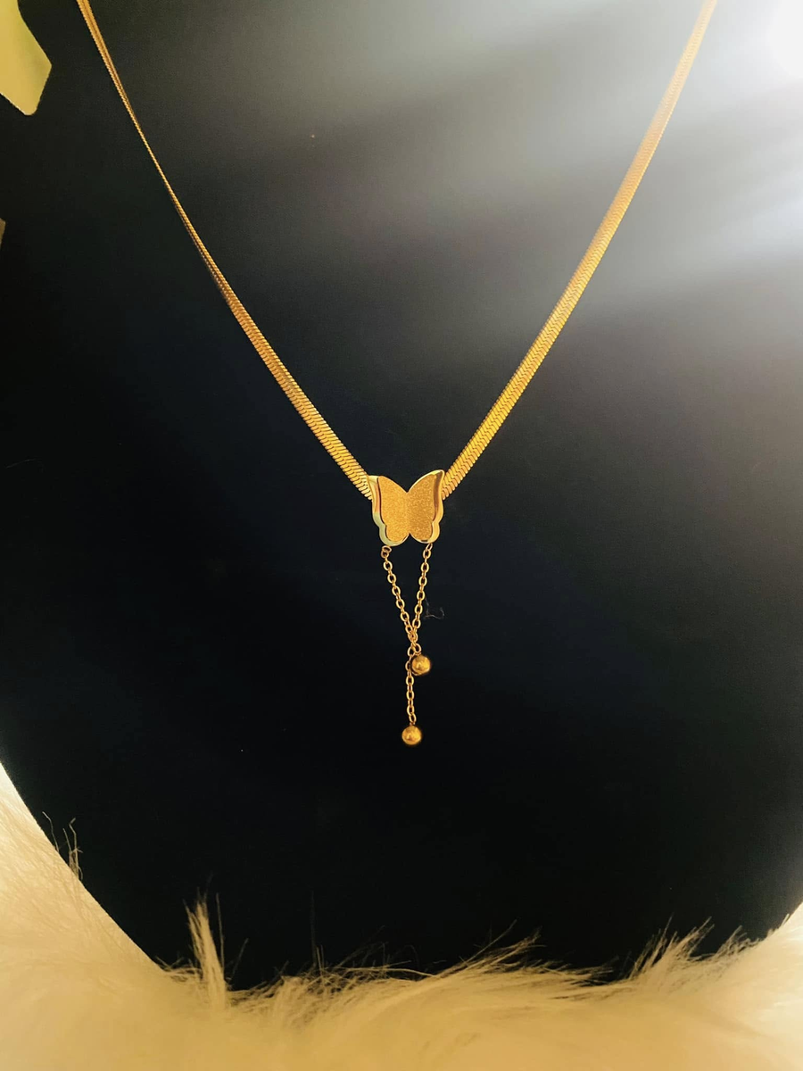 Butterfly pendant gold