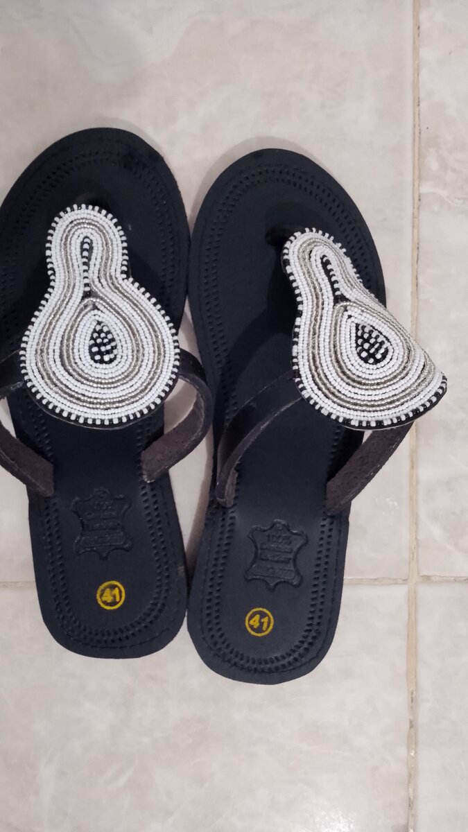 Tongs en cuir avec perles