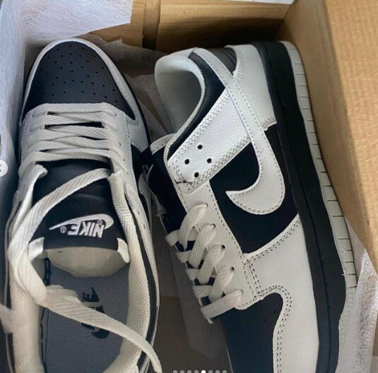 Nike sneakers black and white