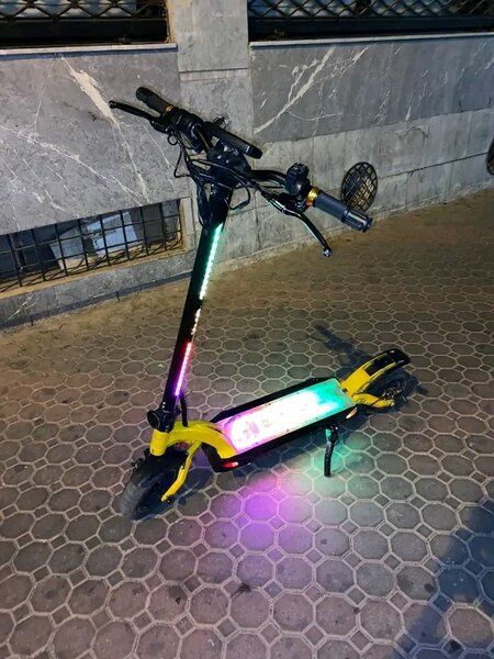 Trottinette Électrique Lumineuse