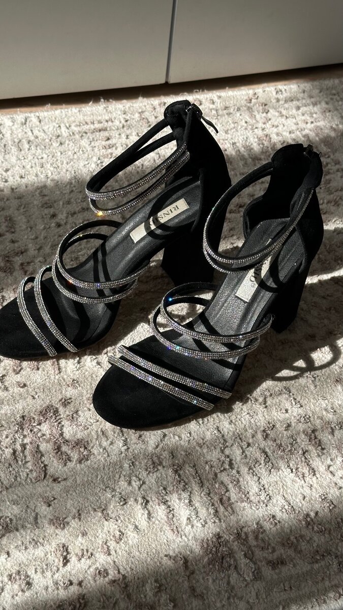 Блестящие босоножки