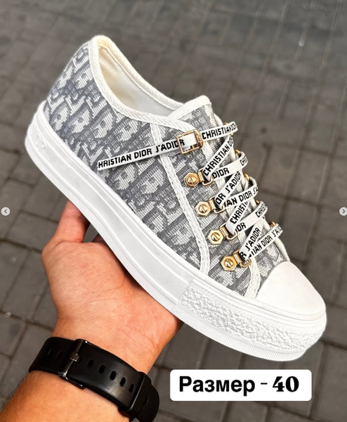 кроссовки серые