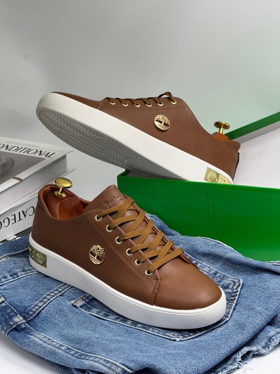 TIMBERLAND BROWN AND WHITE