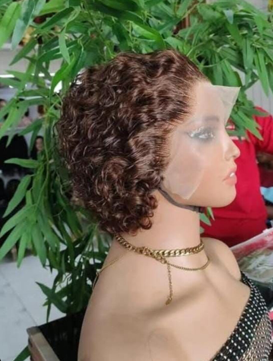 Perruque bouclée en dentelle courte