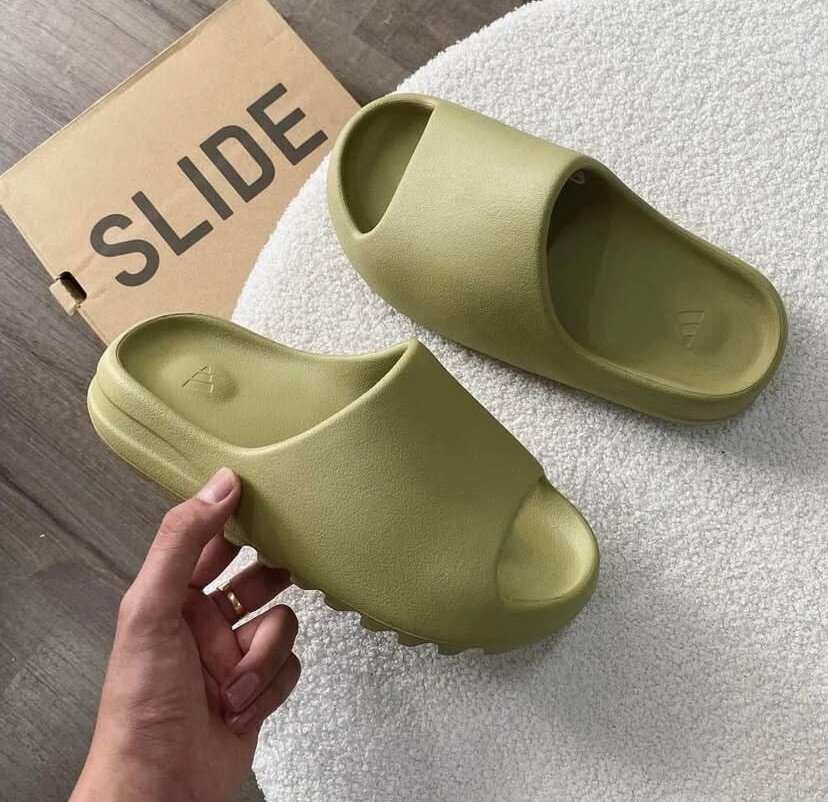 YEEZY SLIDES