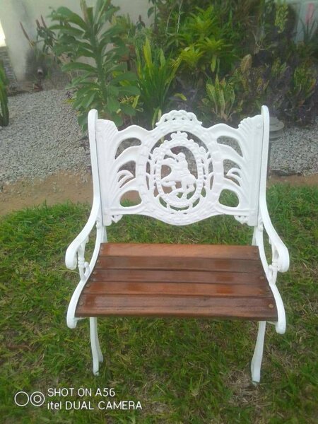 Chaise de jardin en fer forgé