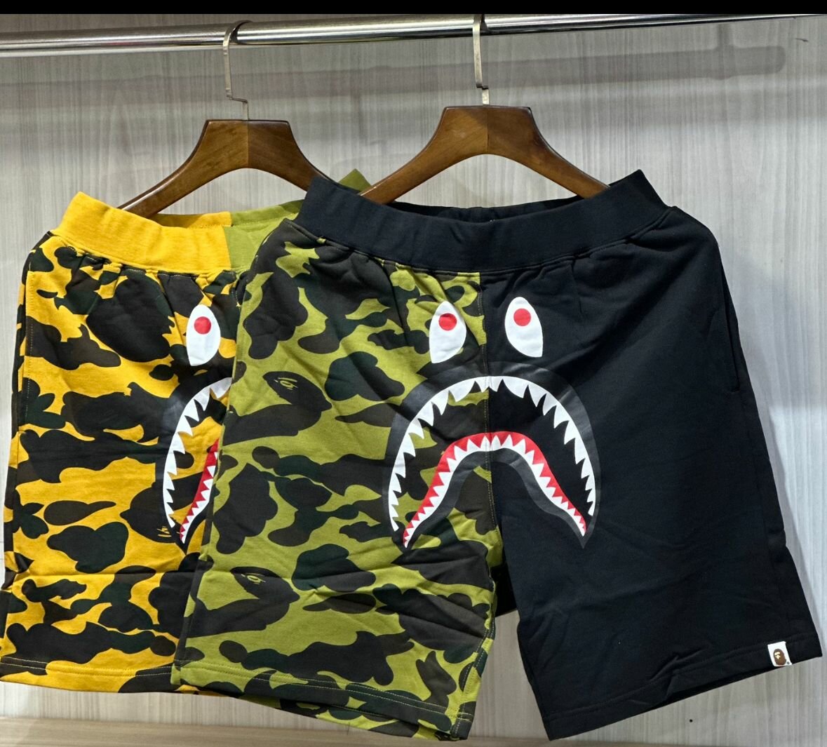 Shorts imprimés requin camo