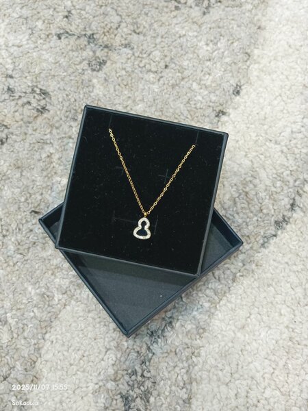 Collier en or chic et élégant