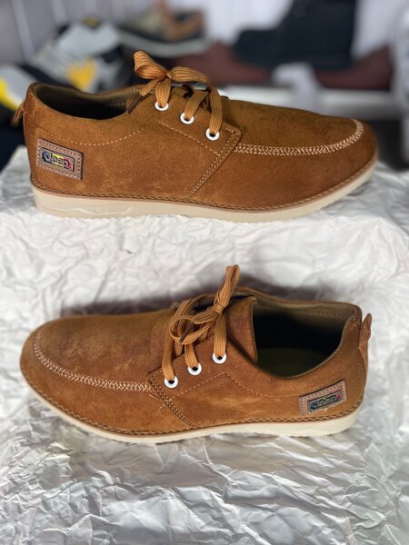 Chaussures en daim marron
