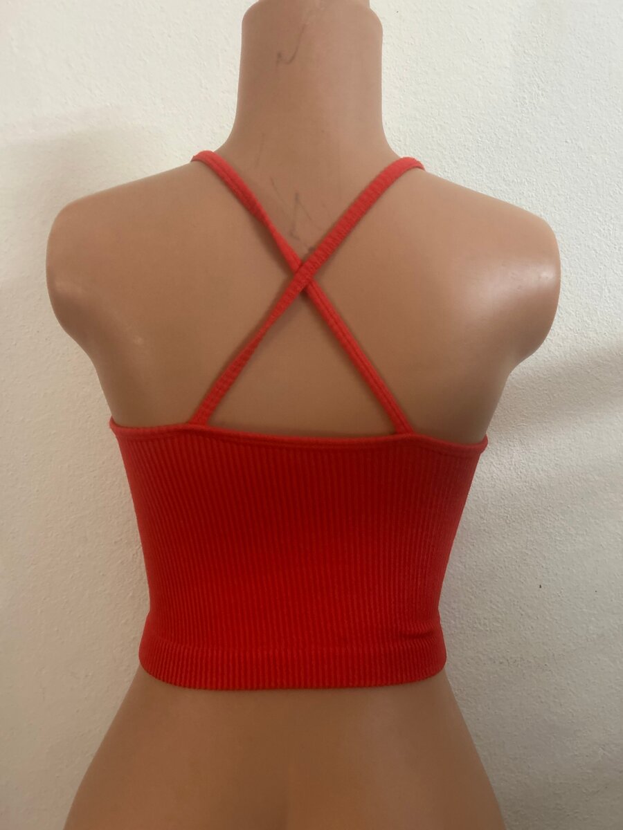 Top court rouge côtelé