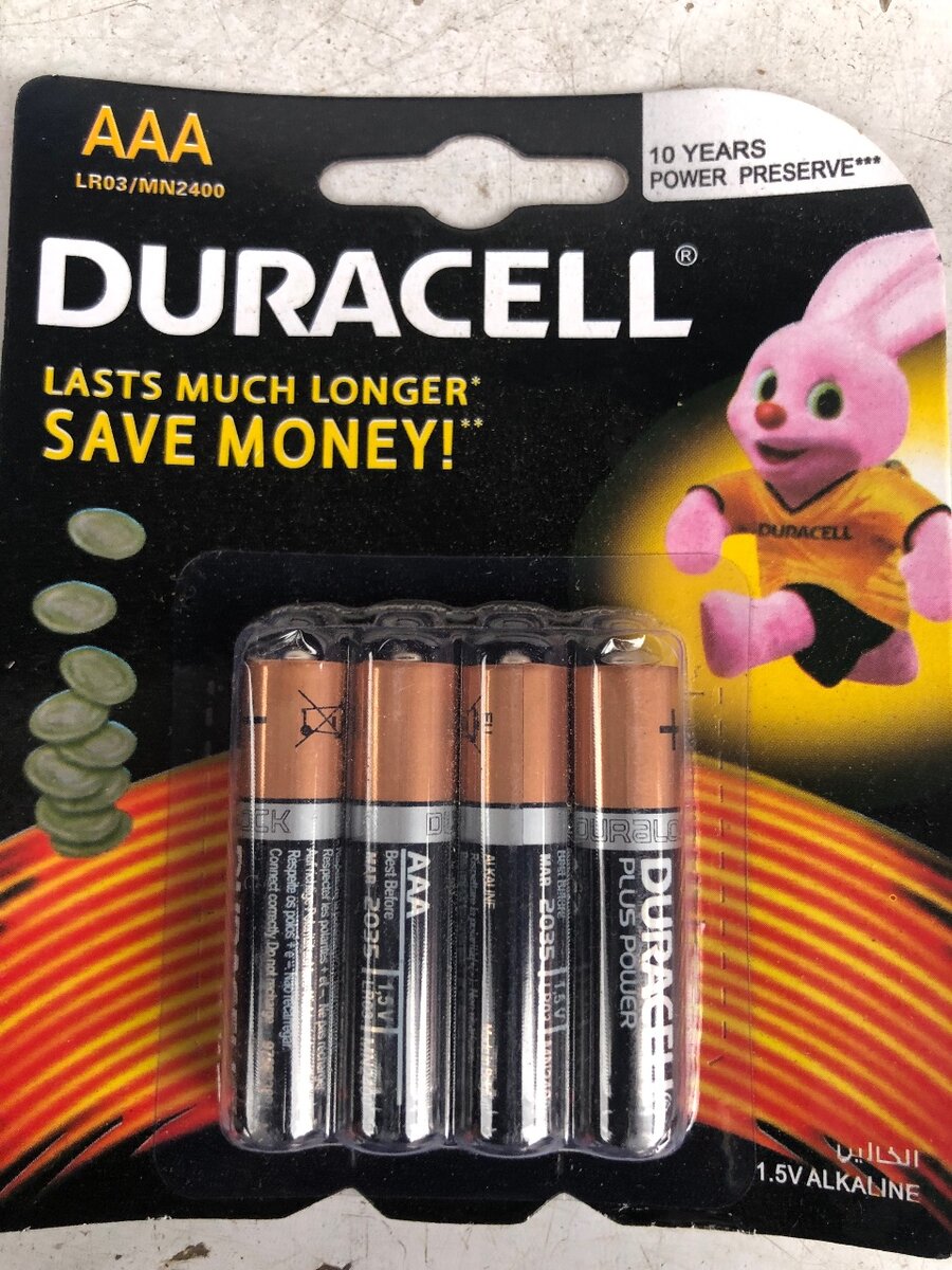 Piles AA Energizer et Duracell