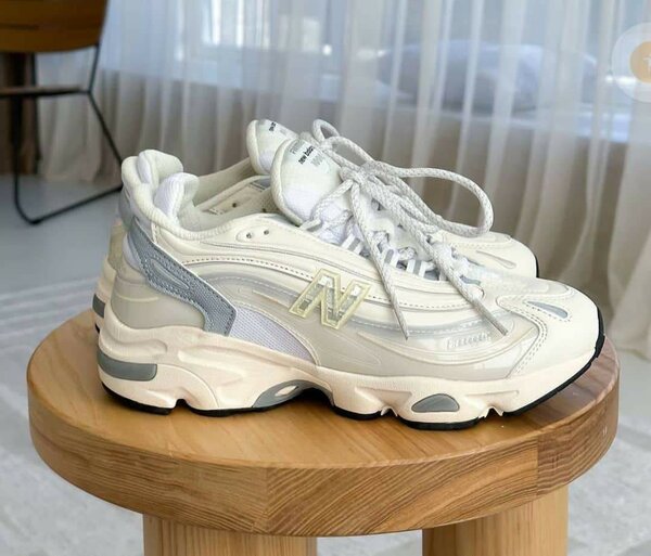 New Balance 1000