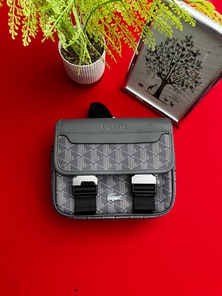 Sacoche Lacoste élégante