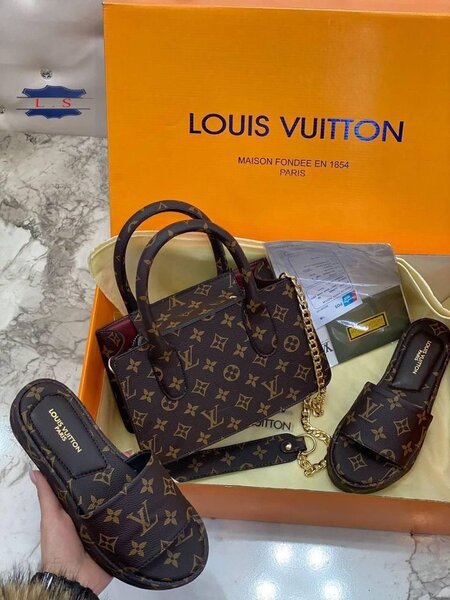 Sandales Louis Vuitton marron