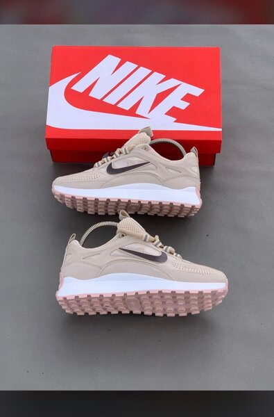 Baskets Nike beige femme