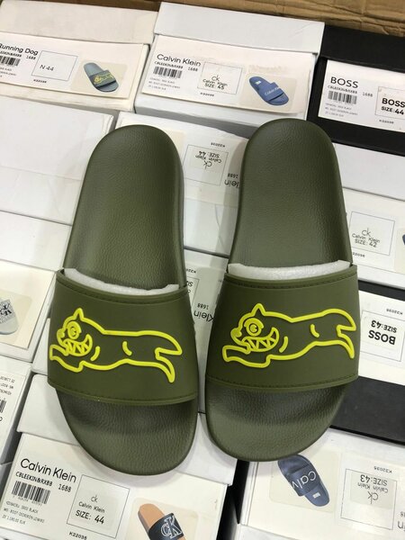 Tongs élégants pour l'été