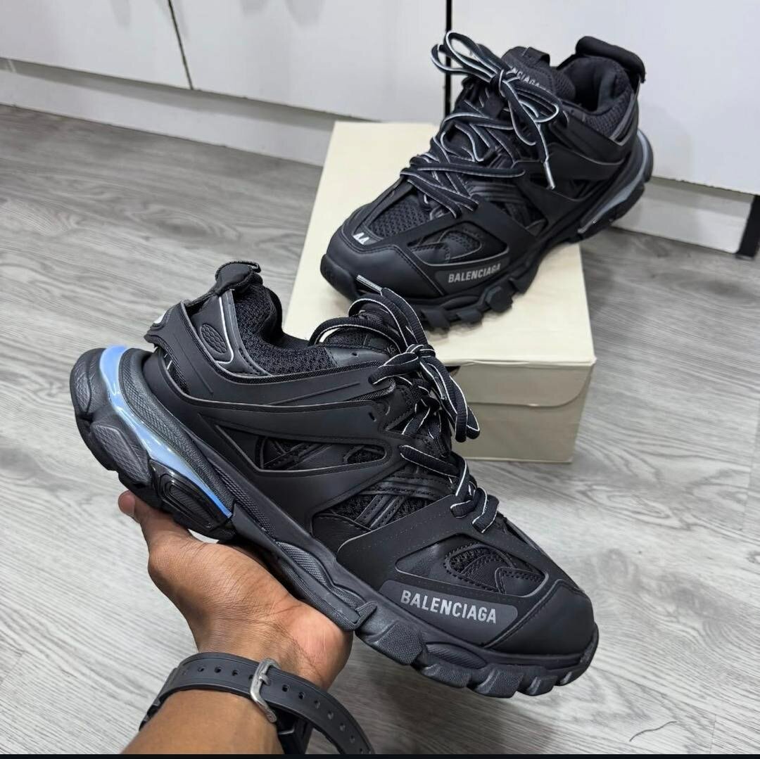 BALENCIAGA