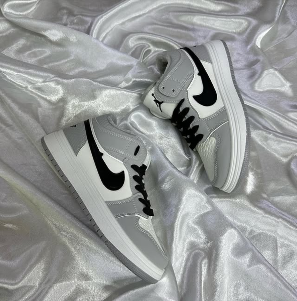 Кроссовки бело-серые