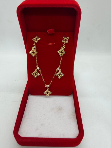 Collier et Boucles d'Oreilles Élégants