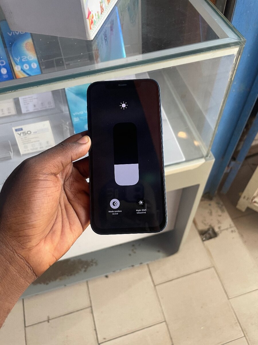 iPhone 12 64g quasi neuf