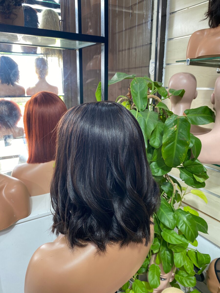 Perruque mi-longue en dentelle