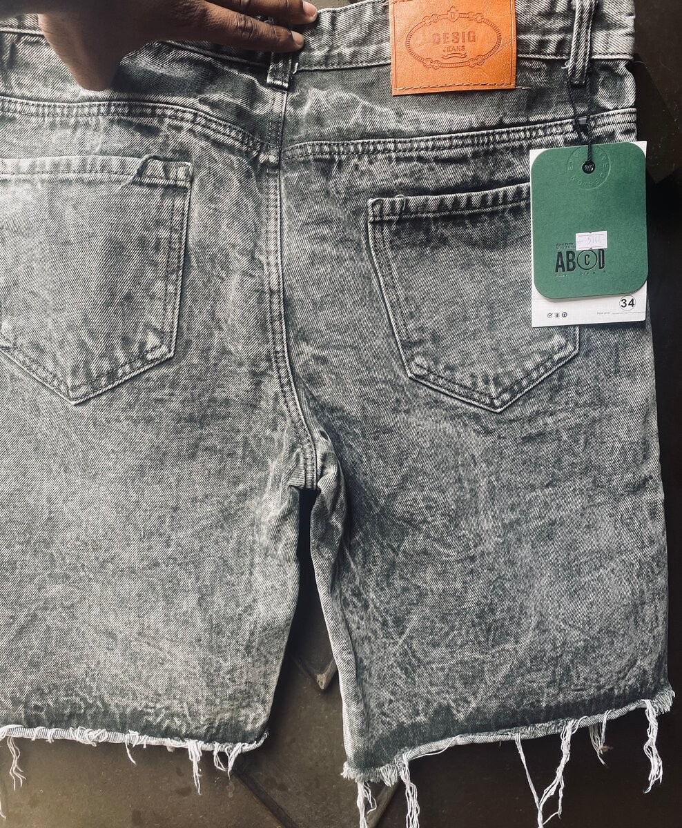 Shorts en jean délavé usé