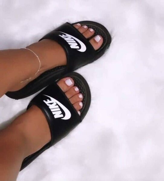 Claquettes Nike confortables