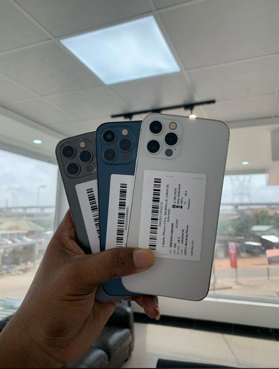 iPhone 12 pro  Max 256g fresh in box