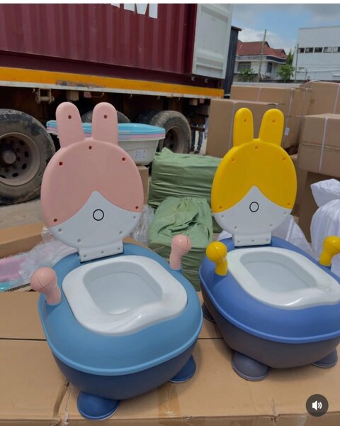 Pot d'apprentissage enfant mignon