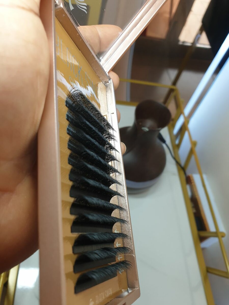 Black Swan eyelashes Extension