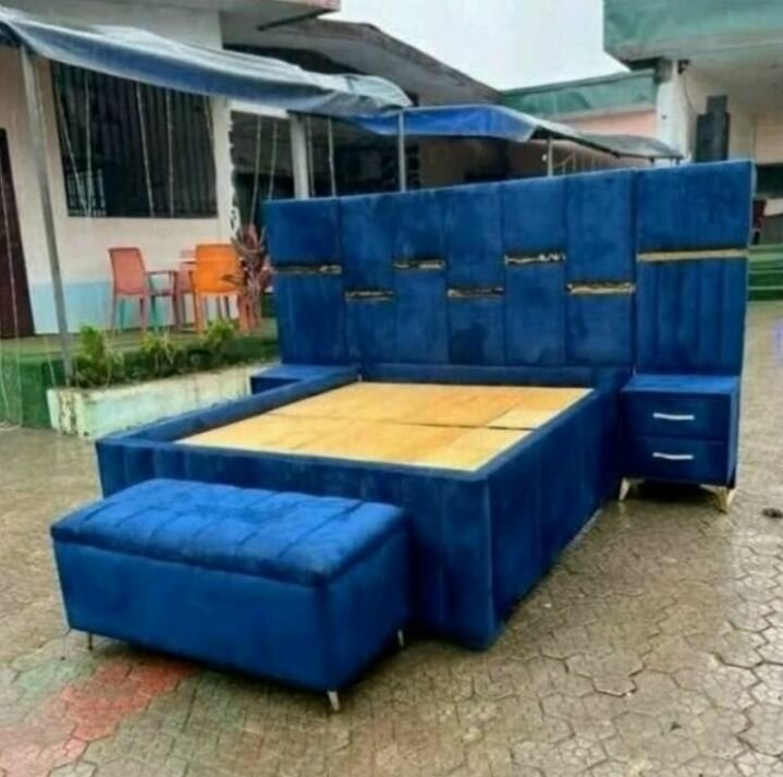 Lit double en velours bleu