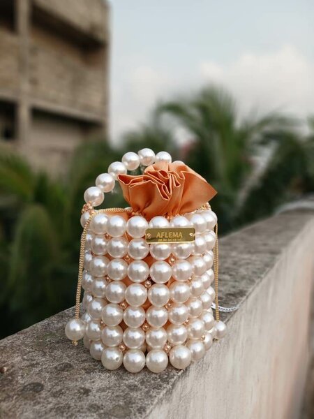 Sac à main perles élégant