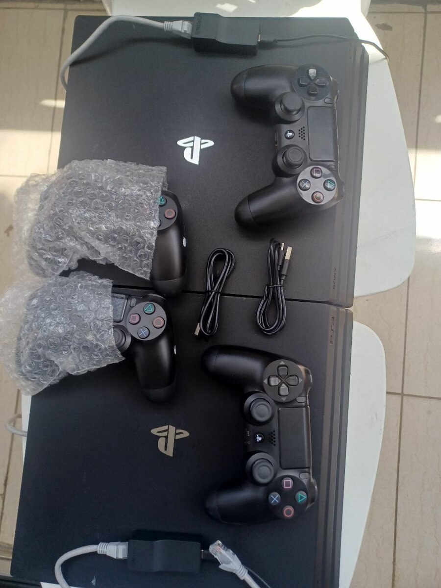 PS4 PRO CRAQUE 1TB 21 JEUX