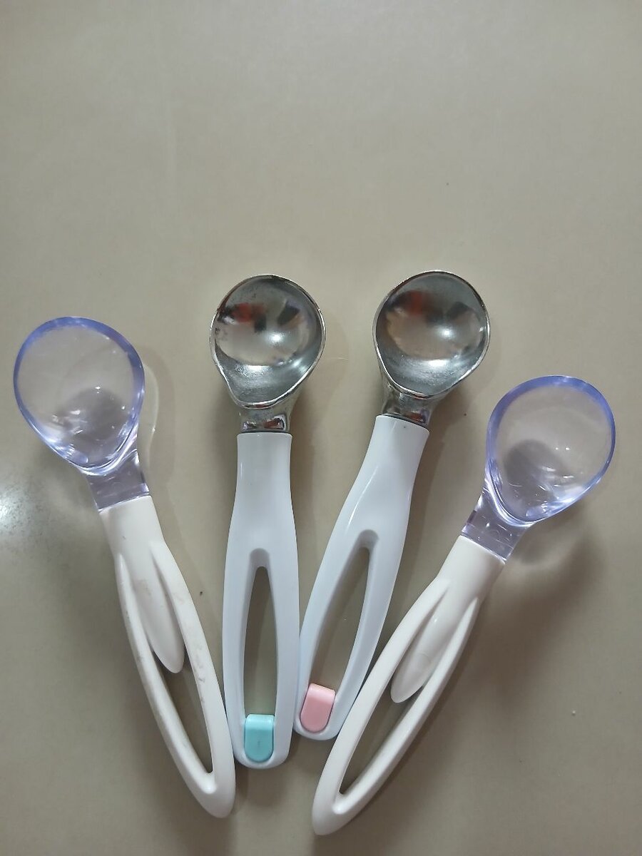 Cuillères à glace ergonomiques