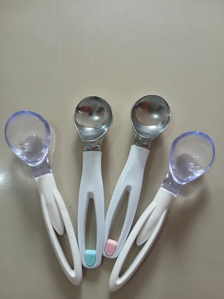 Cuillères à glace ergonomiques