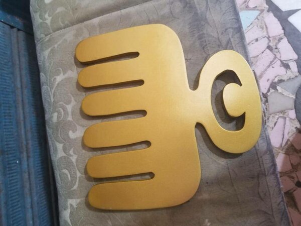 Décor mural en bois doré