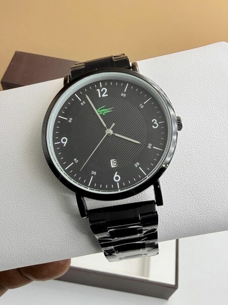 Montres élégantes Lacoste