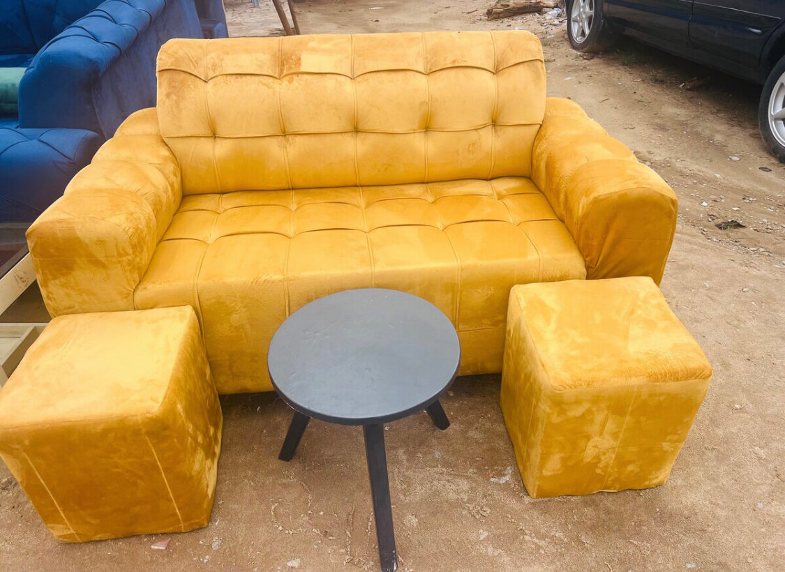 Canapé jaune moderne