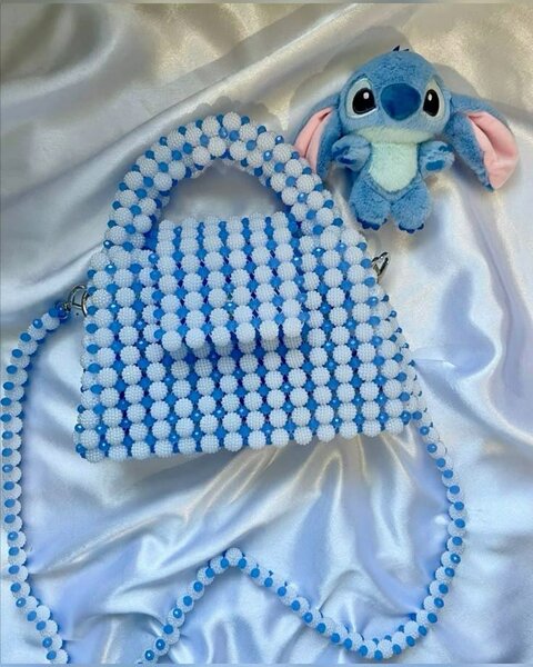 Sac perlé bleu élégant