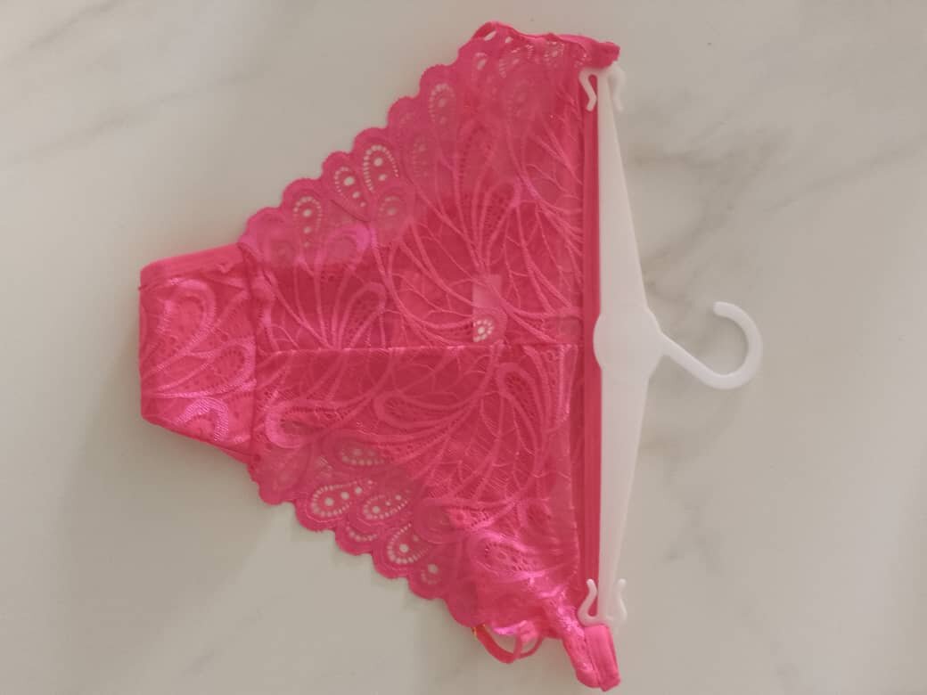Culotte en dentelle rose sexy