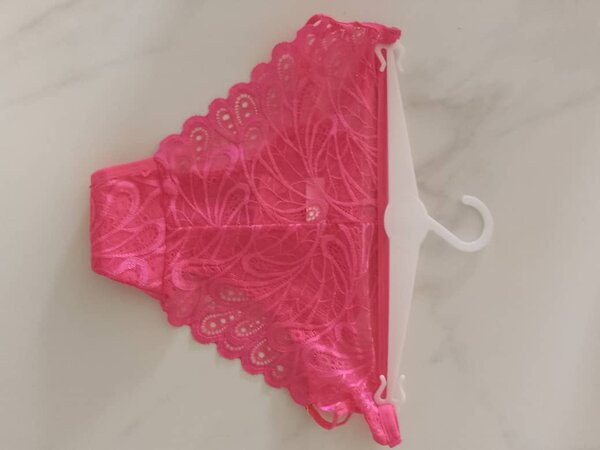 Culotte en dentelle rose sexy