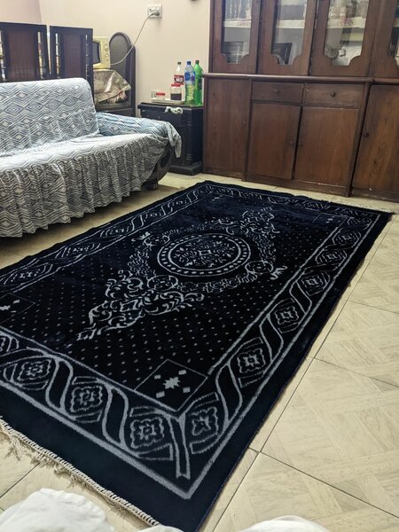Irani rugs8 by 5 size ha sale reasonable price urgent sale